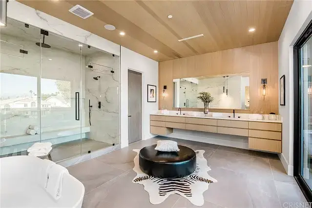 Wiz Khalifa’s bathroom