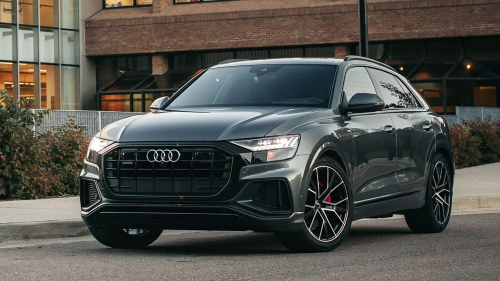 mason-mount-audi-q8-black