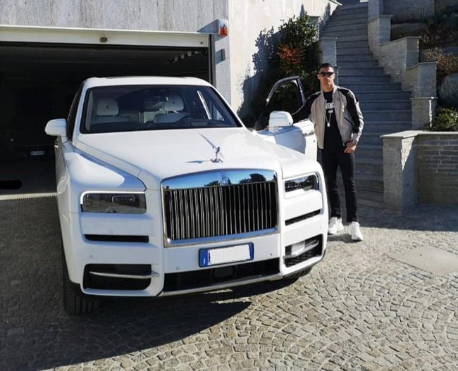 Bộ sưu tập siêu xe của Ronaldo: Rolls-Royce Ghost dẫn đầu với giá 86 tỷ