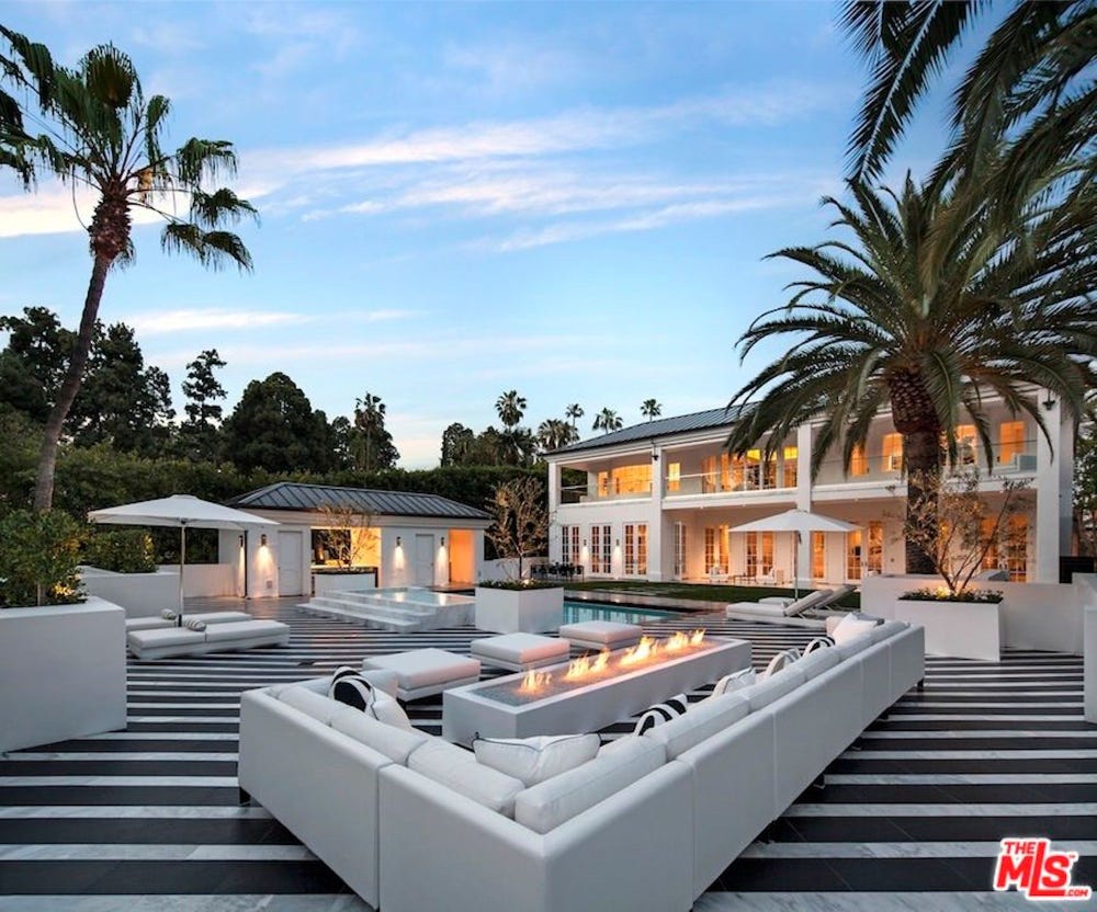 Floyd Mayweather has a swimming pool