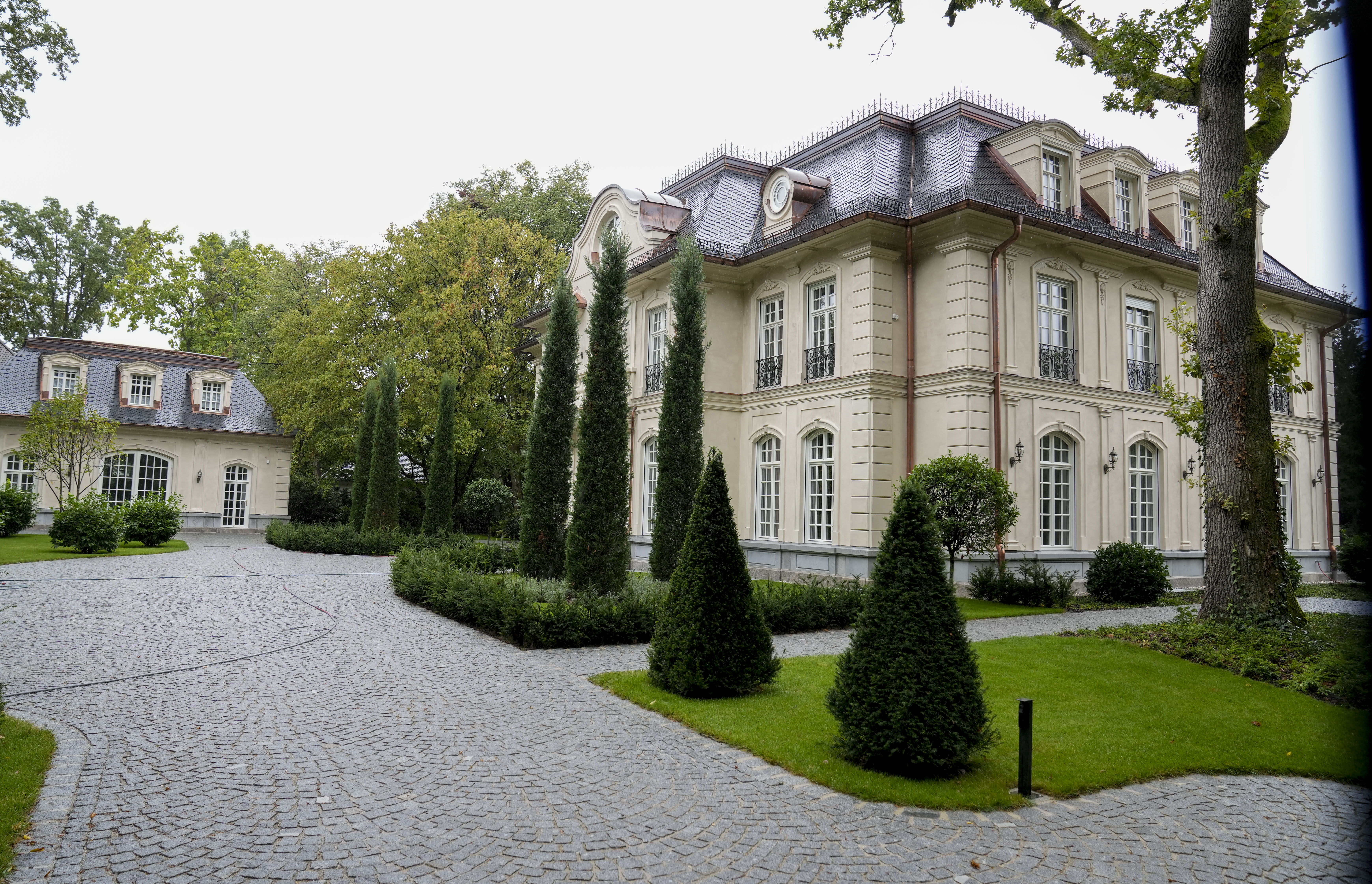 The striker is interested in renting the mansion, located in a wealthy Munich suburb