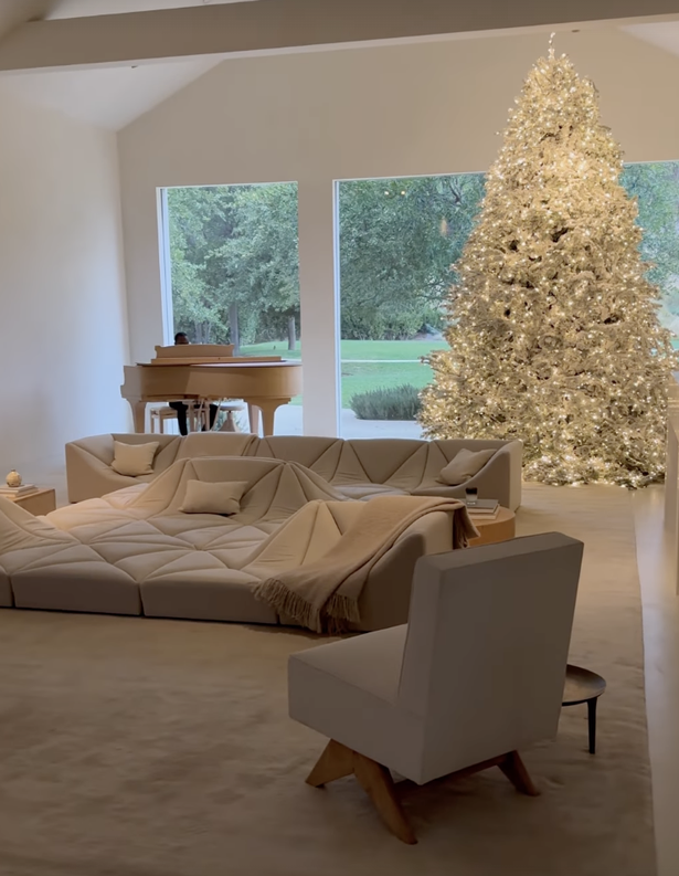 The SKIMS founder filmed Grammy-winning pianist Philip Cornish playing the festive tunes at an all-white grand piano.