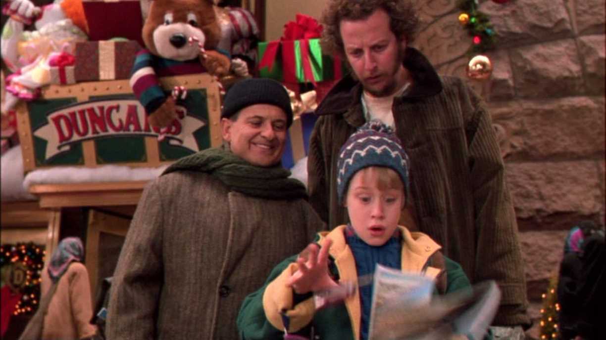 Movie Review: Home Alone 2: Lost In New York starring Macaulay Culkin ...