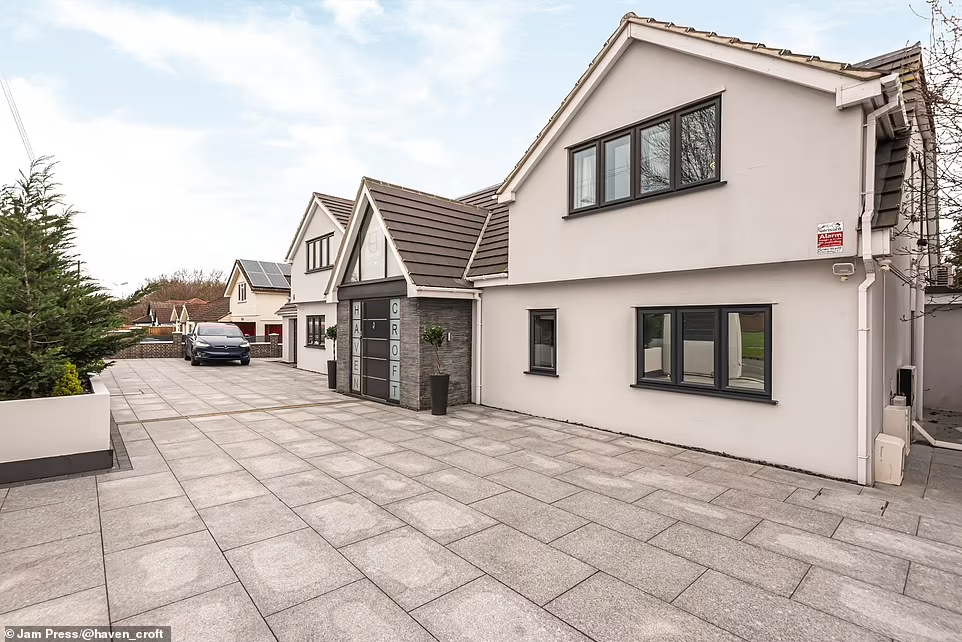 Sneak Peak Into England Footballer Mason Mount's Gorgeous Home. | The House  Design Hub