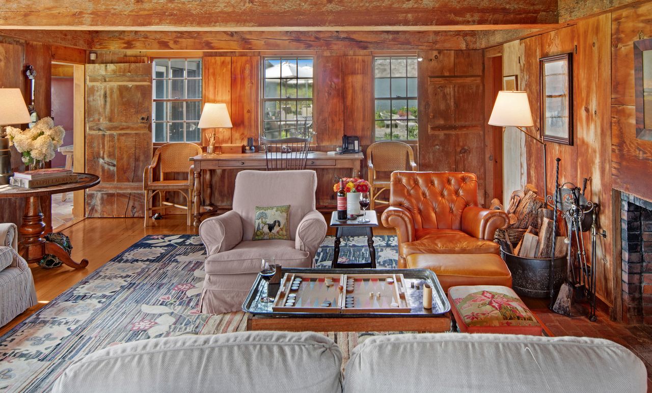 Diane Sawyer's Martha's Vineyard Home Sells for Just Shy of $24 Million  Asking Price - WSJ