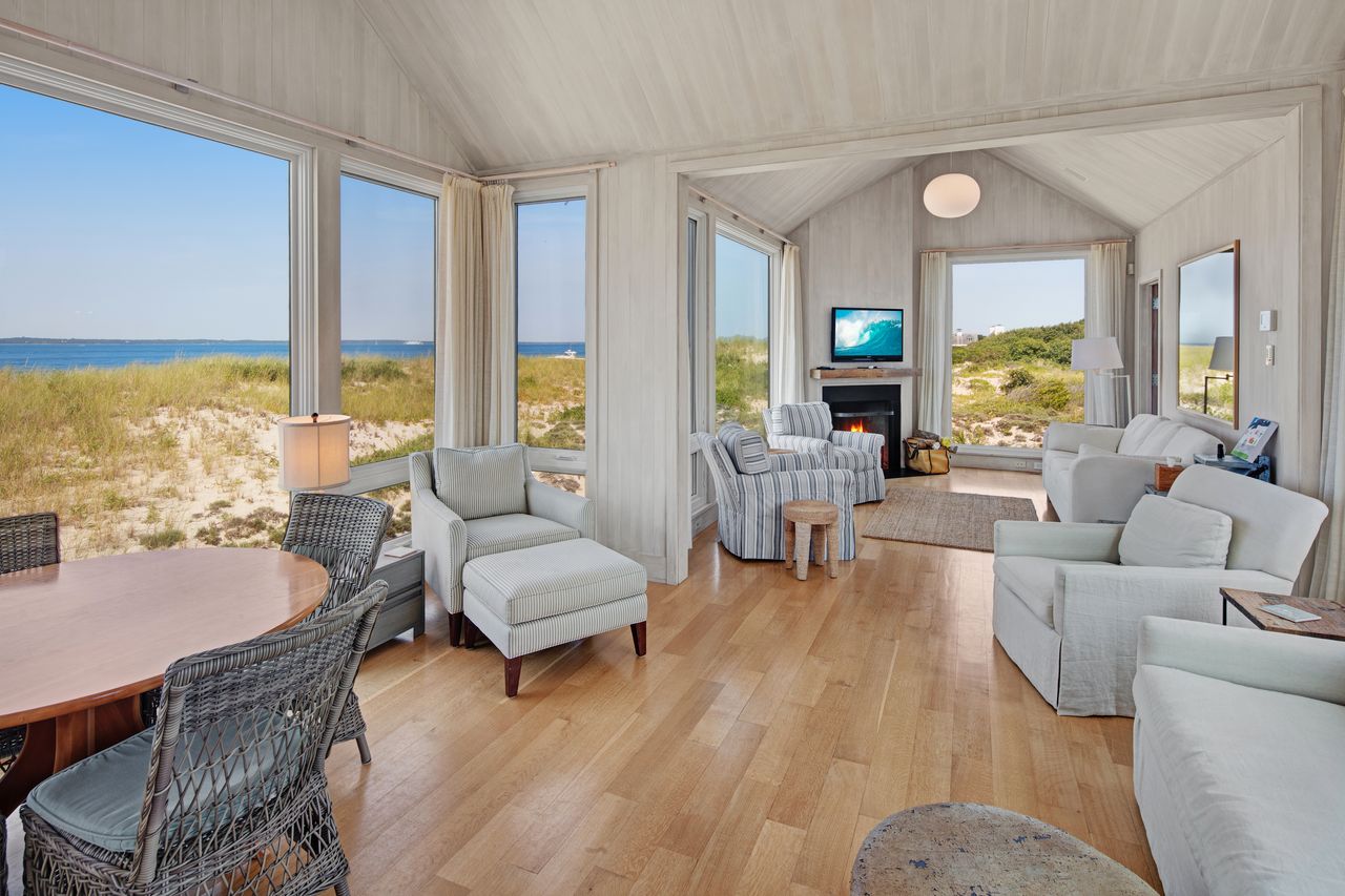 Diane Sawyer's Martha's Vineyard Home Sells for Close to $24 Million Asking  Price - Mansion Global