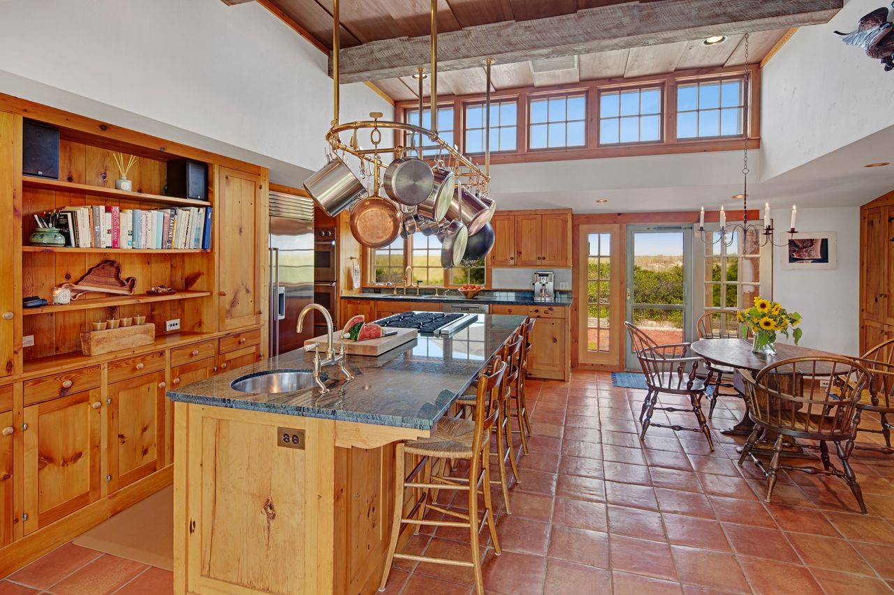 Diane Sawyer's Martha's Vineyard Home Sells for Just Shy of $24 Million  Asking Price - WSJ