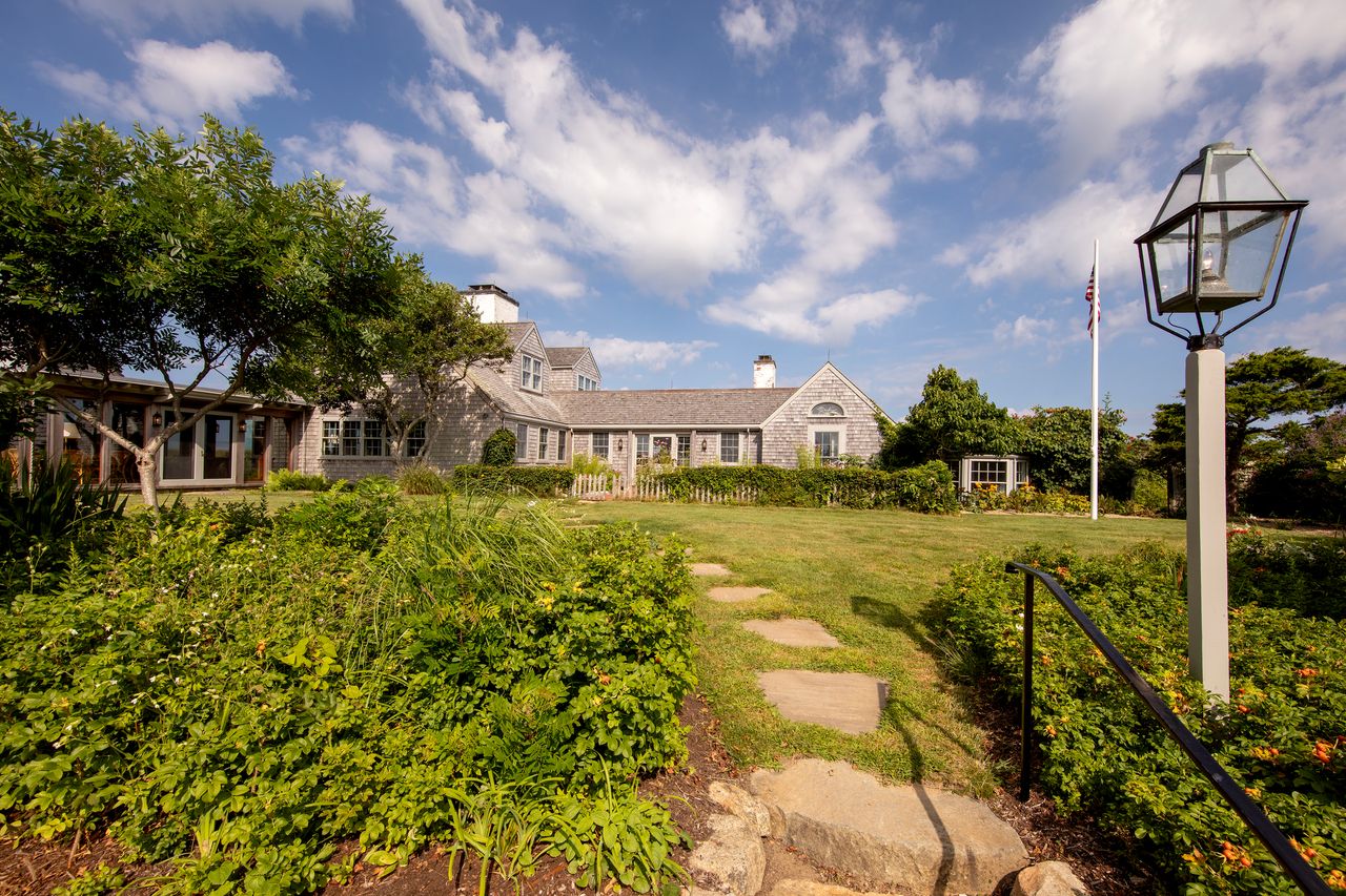 Diane Sawyer Lists Longtime Martha's Vineyard Home for $24 Million - WSJ