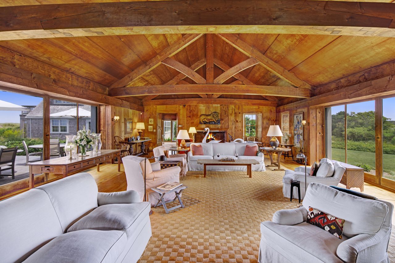 Diane Sawyer's Martha's Vineyard Home Sells for Just Shy of $24 Million  Asking Price - WSJ