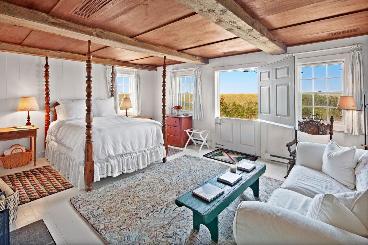 Diane Sawyer's Martha's Vineyard Home Sells for Just Shy of $24 Million  Asking Price - WSJ