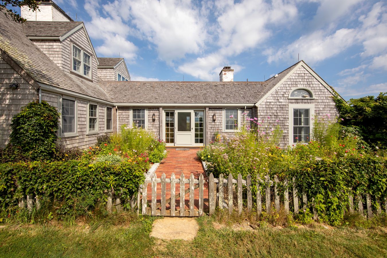 Diane Sawyer's Martha's Vineyard Home Sells for Just Shy of $24 Million  Asking Price - WSJ