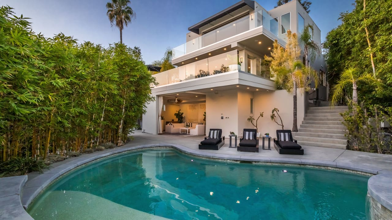 Harry Styles's Former Hollywood Hills Home Sells for $6.77 Million -  Mansion Global