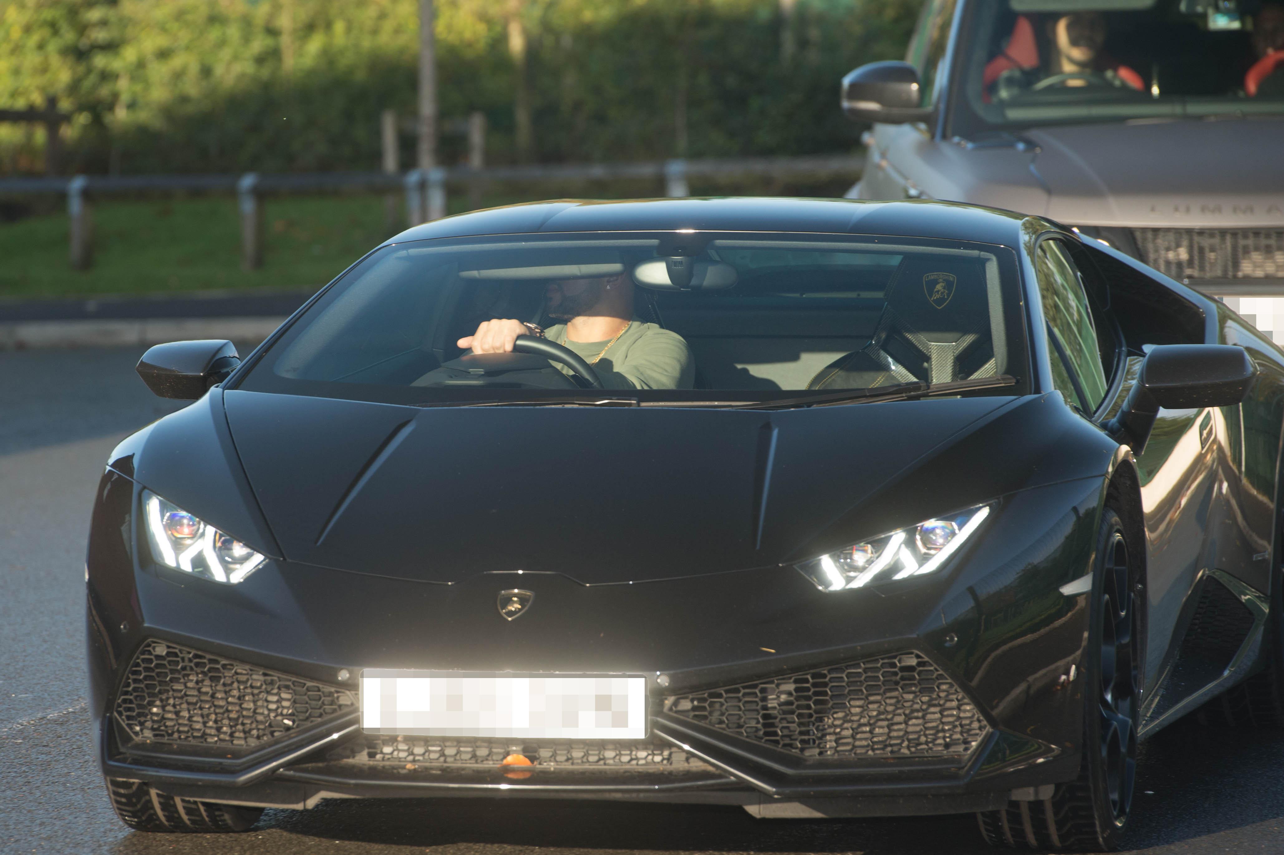  Kyle Walker drives a Lamborghini into Man City training after beating Wolves