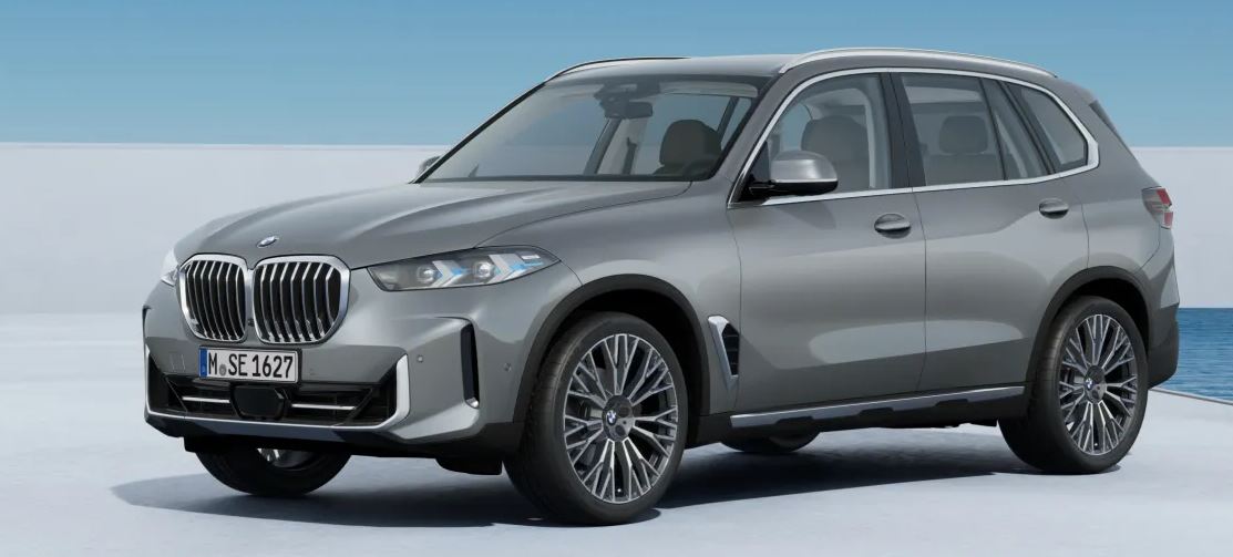 In his final year at Barcelona Suarez drove a classy BMW X5