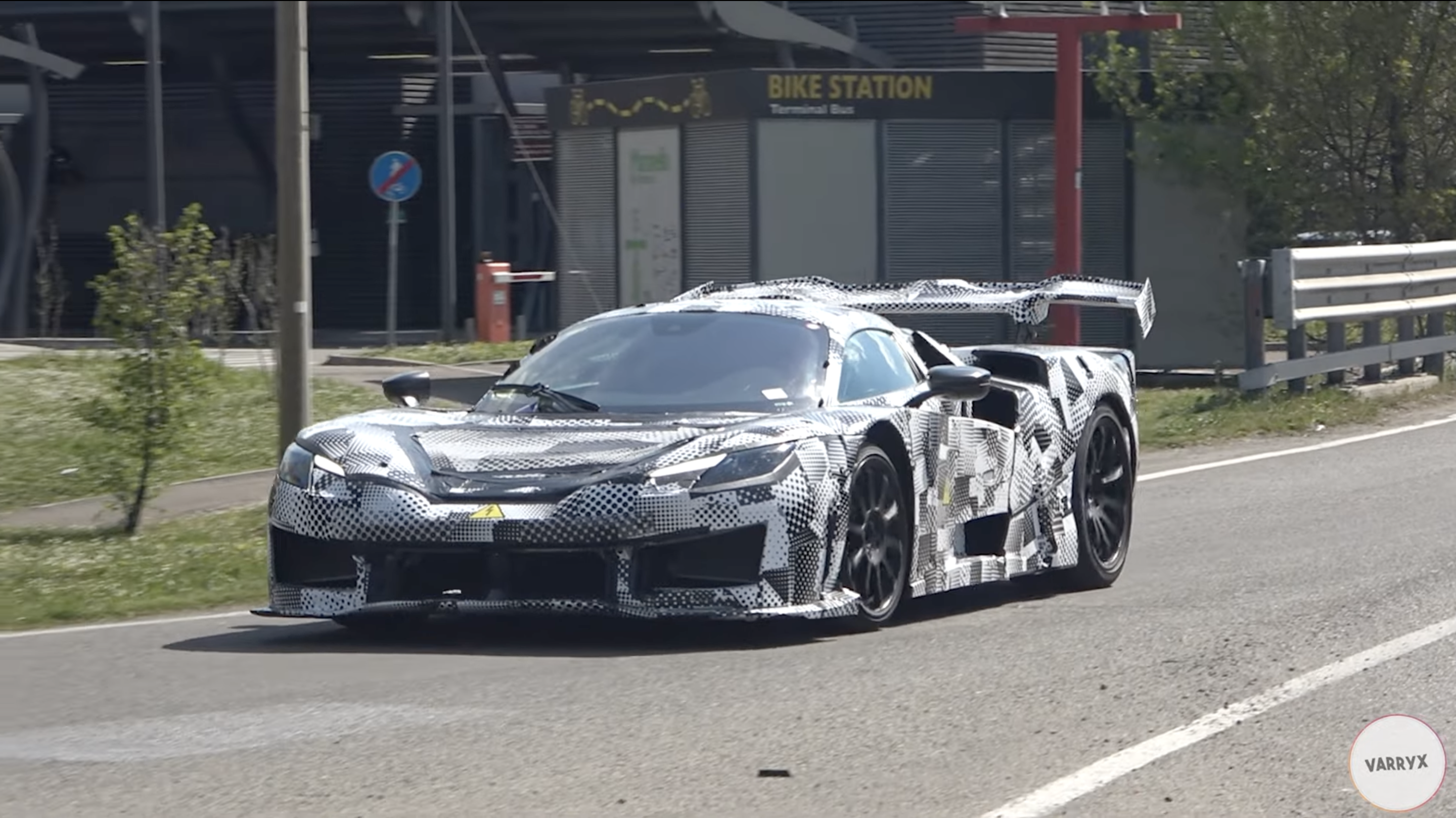 New Ferrari Hypercar Spotted - LaFerrari Replacement Spy Video