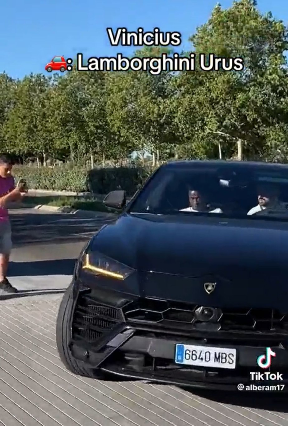 Vinícius Júnior chega ao treino do Real Madrid em um SUV que vale R$ 4 milhões