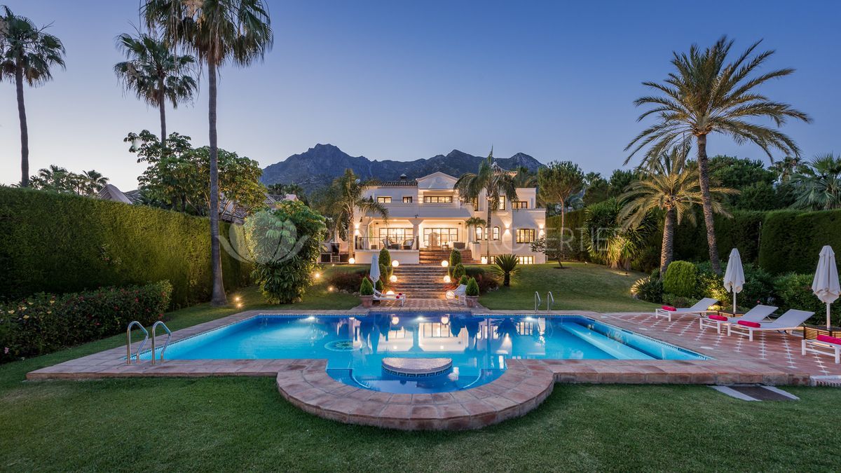 The swimming pool has sun loungers beside for the perfect spot to relax