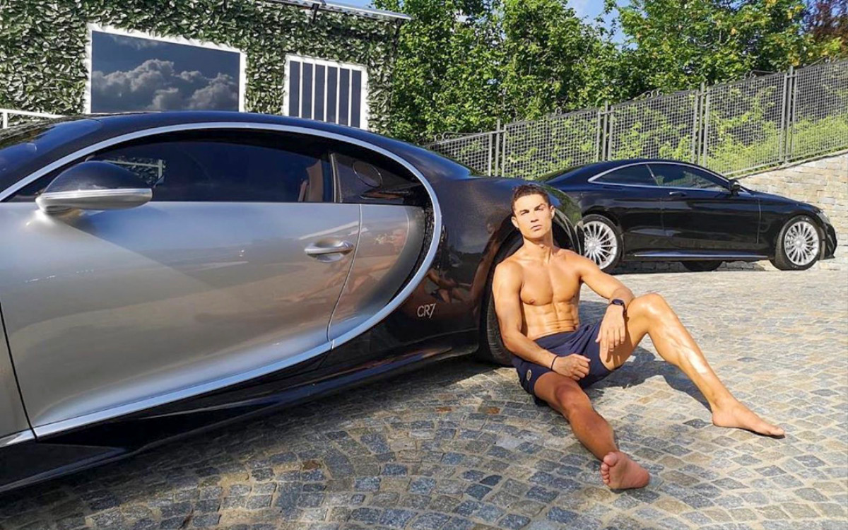 Cristiano Ronaldo tậu siêu xe Bugatti Centodieci trăm tỷ