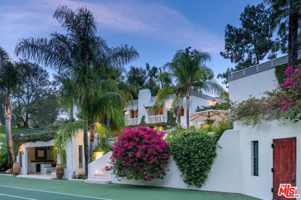 A 27-year-old Eddie Murphy bought this 20,000-square-foot house Moroccan house from Cher for $5.9 million in 1988.