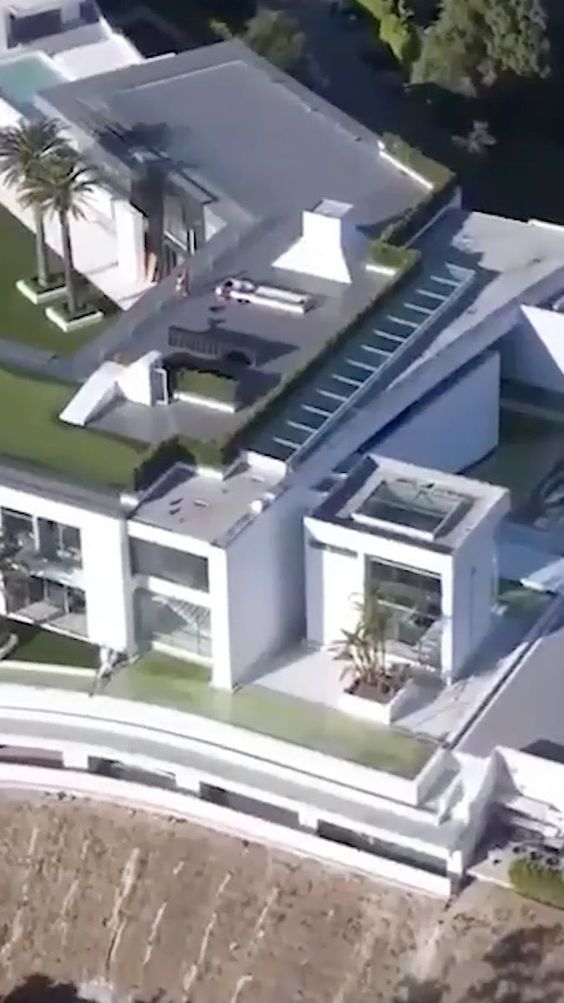 Inside Master P's $550 Million Mansion: America's Largest, Most Expensive Home - HoangGA