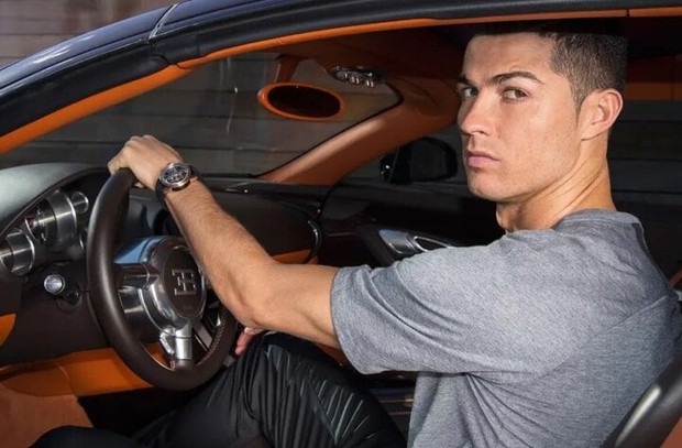 Details of Cristiano Ronaldo's best supercars in the football world - Photo 1.