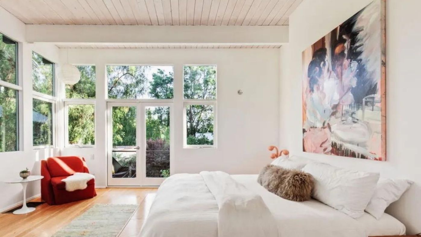 Supermodel actor Emily Ratajkowski selling LA home with $3.1 million asking  price