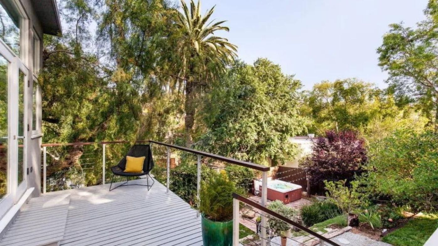 Supermodel actor Emily Ratajkowski selling LA home with $3.1 million asking  price